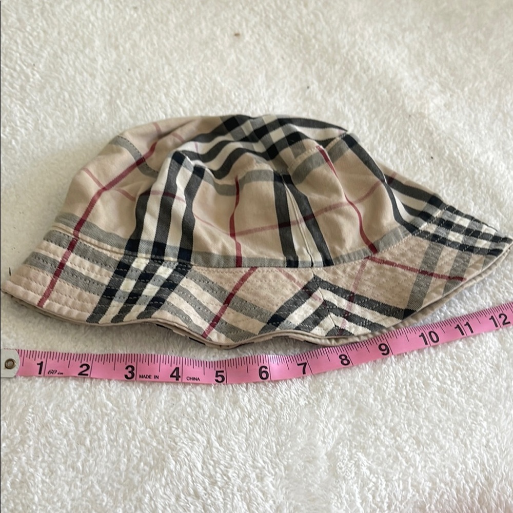 Burberry bucket hat
